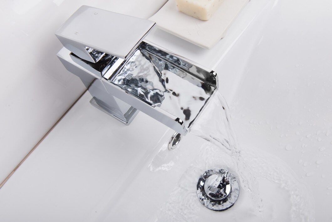 Jak wybrać idealne rozwiązania do odprowadzania wody w nowoczesnej łazience?