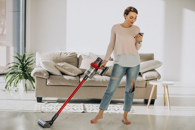 Jak wybrać wysokiej jakości urządzenie do czyszczenia domu bez użycia worków?