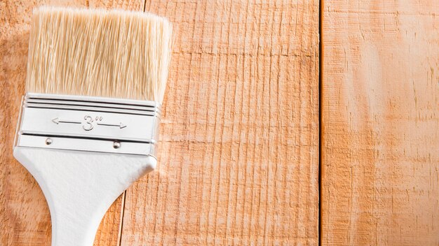 Jak woskowanie wpływa na trwałość i wygląd drewnianych powierzchni?