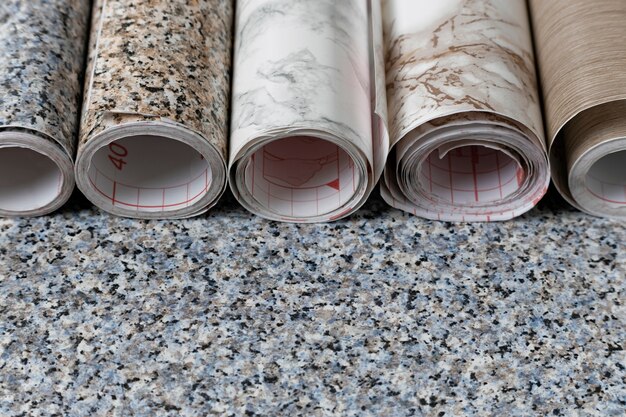 Jak wybrać idealne materiały na podłogę, które łączą styl z funkcjonalnością?