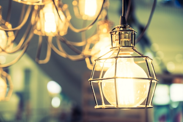 Kreatywne wykorzystanie oświetlenia solarnego w ogrodzie